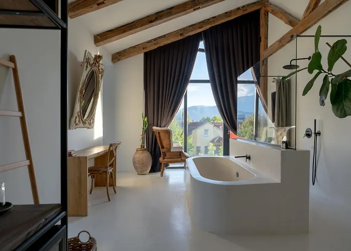 To Be Social House *