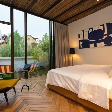 Resort To Be Social House *